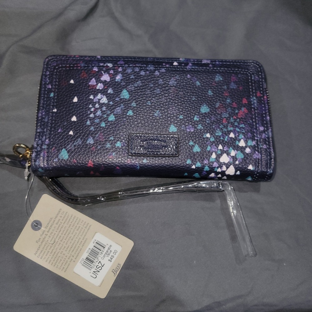 G. H. BASS & CO WRISTLET HEART DESIGN Navy Blue NWT Wallet